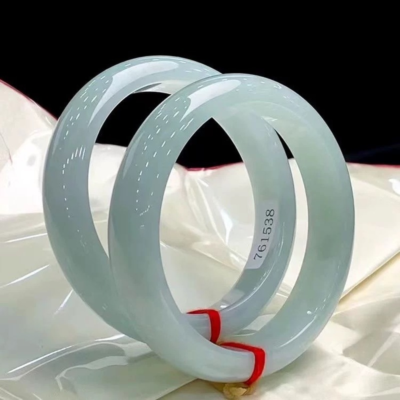 Bracelet en jadéite verte clai - Bracelets avis et prix